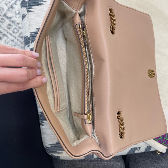 LIKE NEW Tory Burch kira chevron shoulder bag - Picture 5 of 9